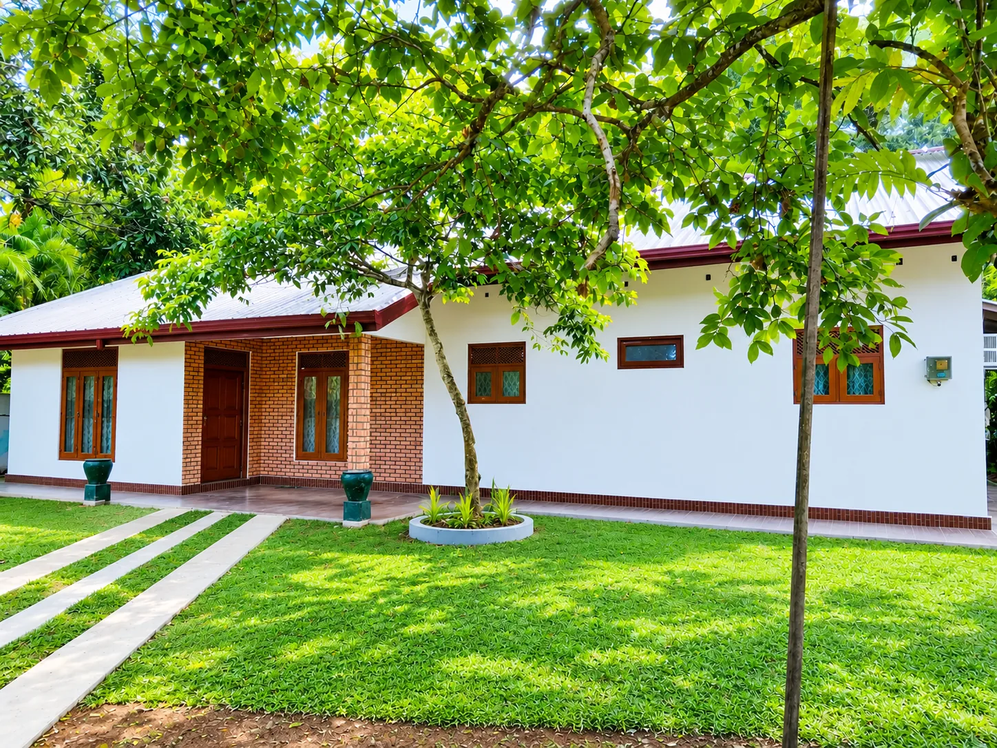 House Exterior & Front Garden